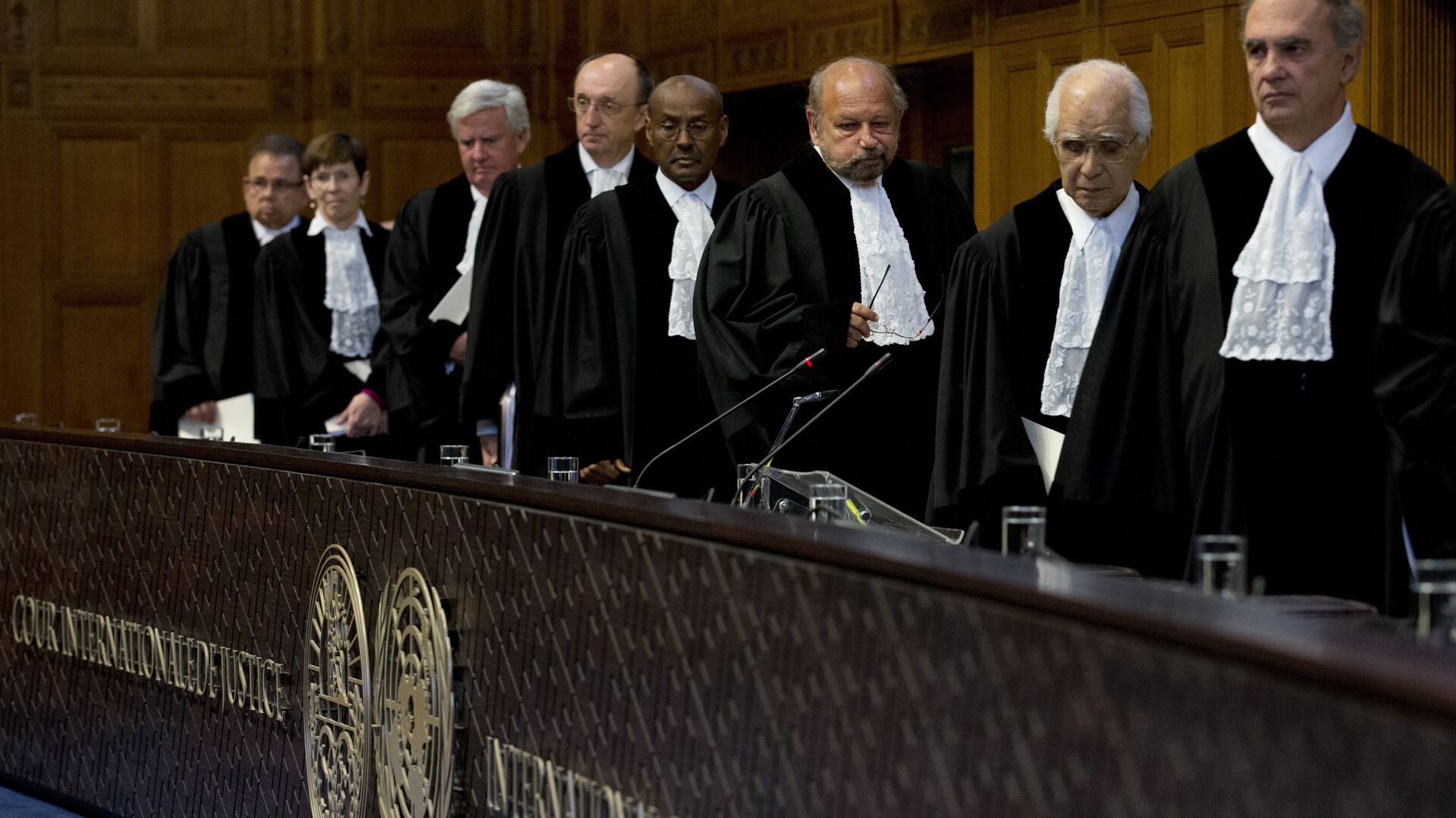 Международный суд выдал