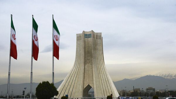 Башня Азади, построенная на одноименной площади в Тегеране. Архивное фото