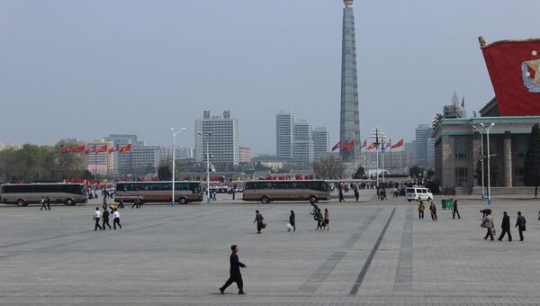 Жители на улице Пхеньяна