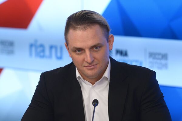 Аскольд Запашный на пресс-конференции, посвященной XXV Всероссийскому фестивалю Российская студенческая весна Аскольд Запашный на пресс-конференции, посвященной XXV Всероссийскому фестивалю Российская студенческая весна