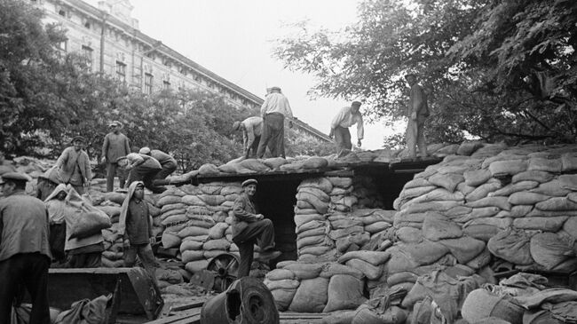 Жители Киева готовятся к обороне. Сентябрь 1941 года. Архивное фото