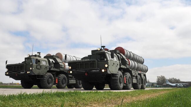 Зенитные ракетные комплексы C-400. Архивное фото