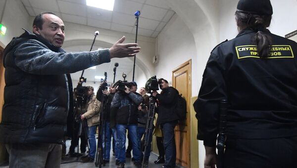 Отец подозреваемого в соучастии в организации теракта в Петербурге Акрама Азимова Ахрал Азимов в Басманном суде Москвы