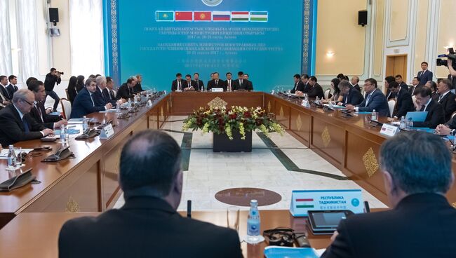 Участники на заседании Совета министров иностранных дел Шанхайской организации сотрудничества в Астане. 21 апреля 2017