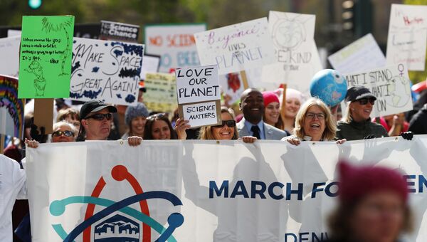 Марш в поддержку науки в Денвере, США
