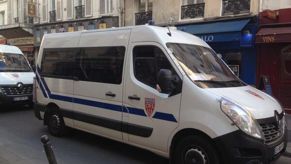 Автомобиль полиции в Париже. архивное фото