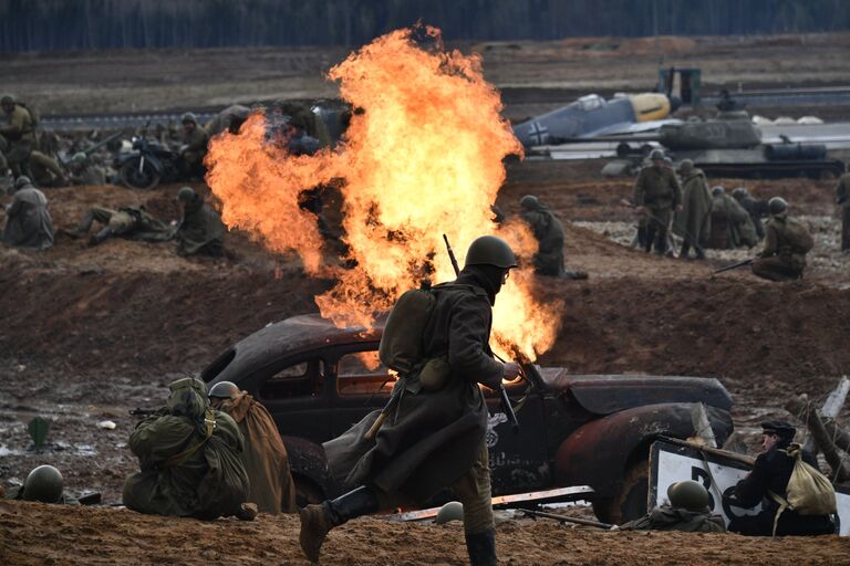 Участники военно-исторической реконструкции Штурм Берлина