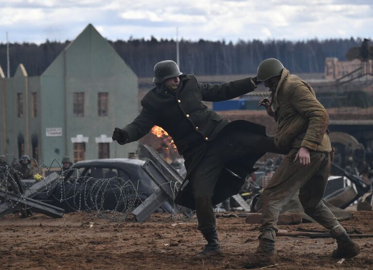 Участники военно-исторической реконструкции Штурм Берлина