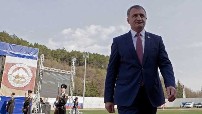 Президент Республики Южная Осетия Анатолий Бибилов на церемонии инаугурации. Архивное фото