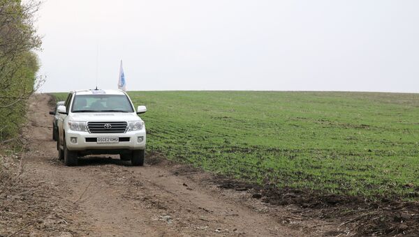 На месте подрыва автомобиля наблюдателей ОБСЕ близ села Пришиб в ЛНР