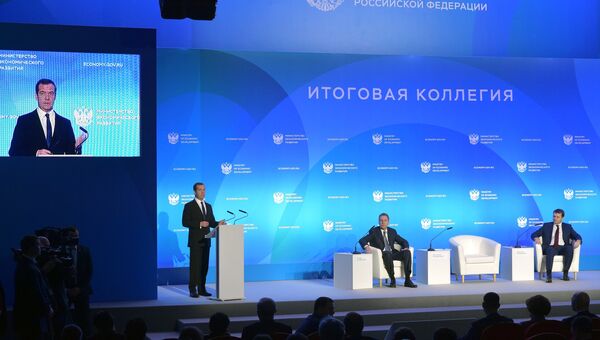 Председатель правительства РФ Дмитрий Медведев выступает на расширенном заседании коллегии министерства экономического развития РФ. 24 апреля 2017