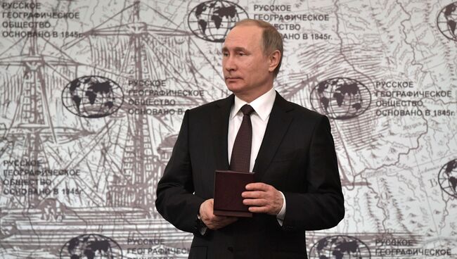 Президент РФ Владимир Путин на заседании попечительского совета Русского географического общества в Санкт-Петербурге. 24 апреля 2017