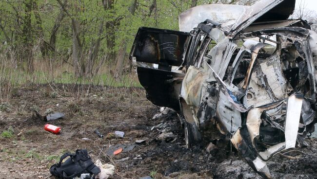 На месте подрыва автомобиля наблюдателей ОБСЕ близ села Пришиб в ЛНР. Архивное фото