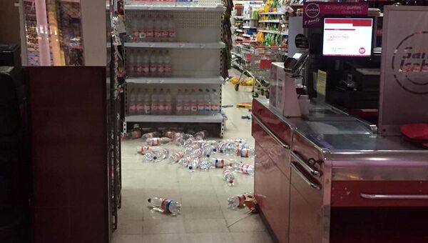Супермаркет после землятресения у побережья в Винья-дель-Мар, Чили. 24 апреля 2017