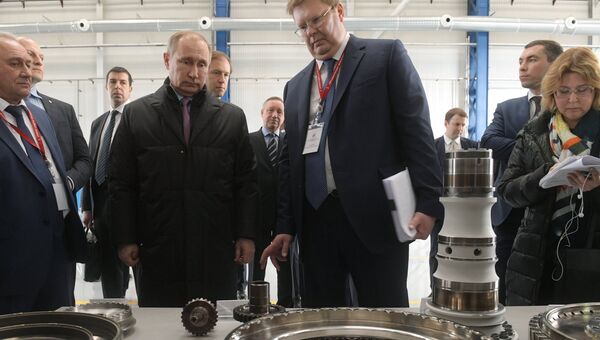 Президент России Владимир Путин во время посещения НПО Сатурн в Рыбинске. 25 апреля 2017