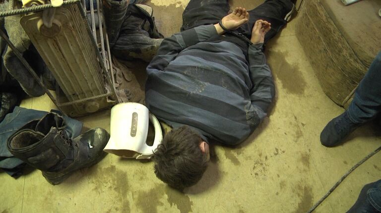 Сотрудники ФСБ задержали сторонников ИГ* на Сахалине. Оперативная съемка