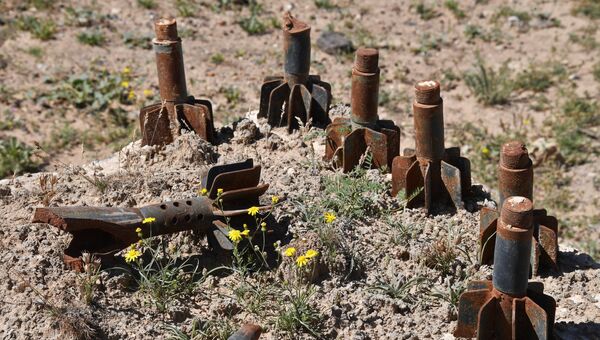 Остатки боеприпасов на окраине сирийского города Дейр-эз-Зо