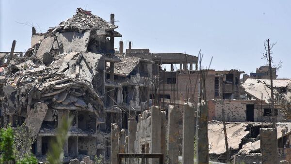 Здания, находящиеся под контролем боевиков, в сирийском городе Дейр-эз-Зор. Архивное фото