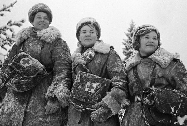 Девушки-санитарки во время Великой Отечественной войны