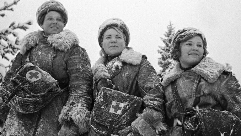 Девушки-санитарки во время Великой Отечественной войны