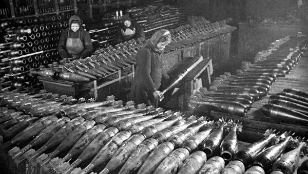 Готовые мины на одном из московских заводов. 1942 год