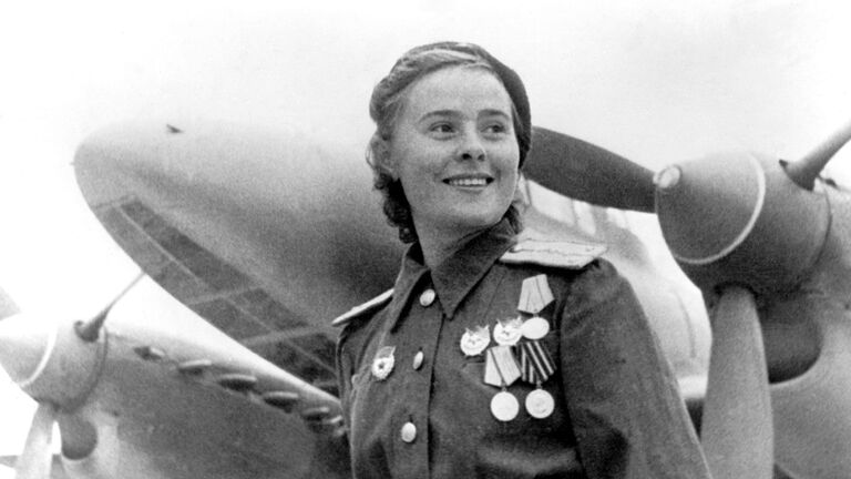 Герой Советского Союза заместитель командира эскадрильи 125-го гвардейского авиационного женского полка Мария Долина