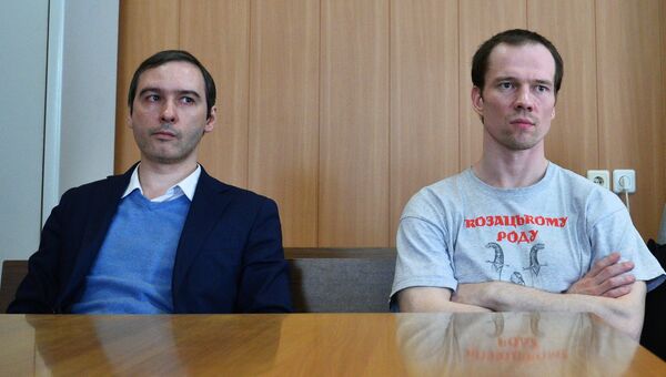 Первый осужденный в РФ за неоднократное нарушение правил проведения митингов Ильдар Дадин в здании Тверского суда Москвы. Архивное фото