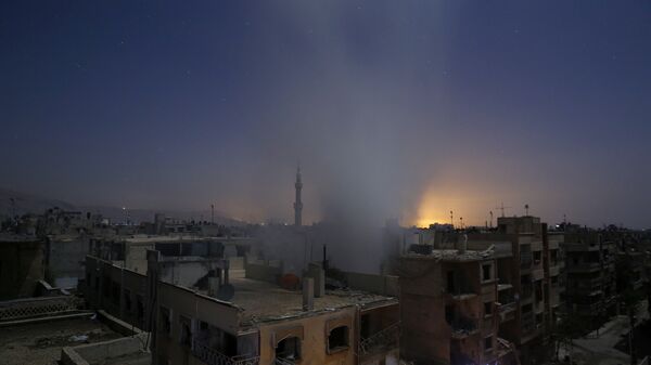Дым от взрывов над Дамаском, Сирия