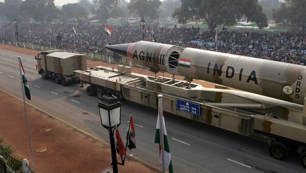 Индийская двухступенчатая баллистическая ракета средней дальности Агни-3. Архивное фото