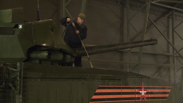 Как моют Армату: танки и бронетехнику готовят к параду Победы в Москве