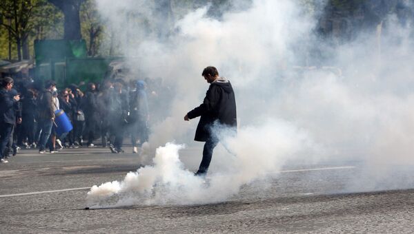 Протесты лицеистов в Париже. Архивное фото