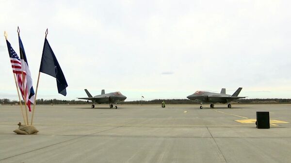 Истребители-бомбардировщики F-35 