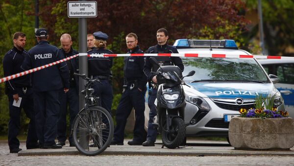 В берлинском районе Кройцберг мужчина напал на полицейских возле местной больницы, 27 апреля 2017