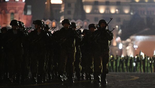 Военнослужащие на репетиции парада Победы на Красной площади