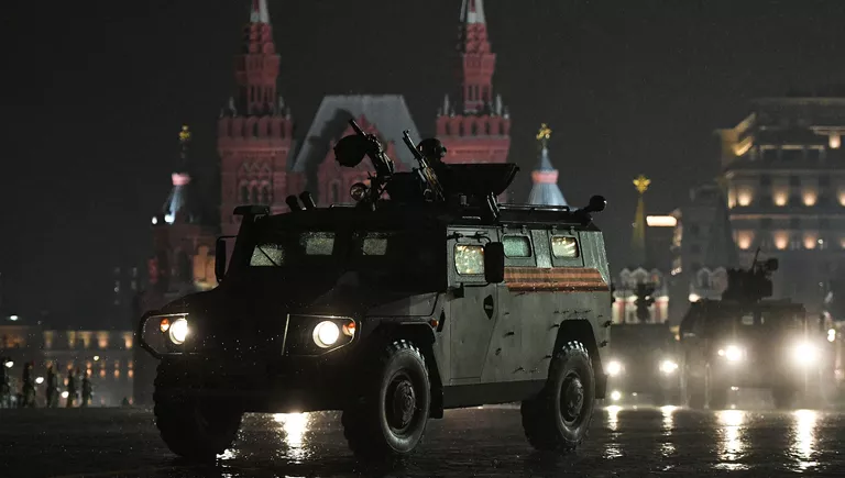 Бронеавтомобиль Тигр-М на репетиции парада Победы на Красной площади