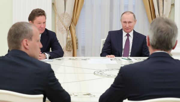 Президент РФ Владимир Путин и председатель правления ПАО Газпром Алексей Миллер во время встречи с генеральным директором OMV AG Райнером Зеле
