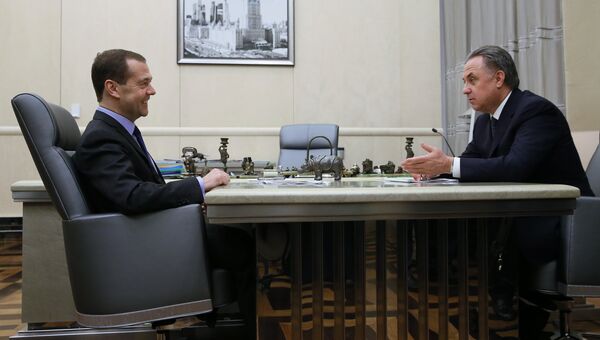Председатель правительства РФ Дмитрий Медведев и заместитель председателя правительства РФ Виталий Мутко во время встречи. 28 апреля 2017