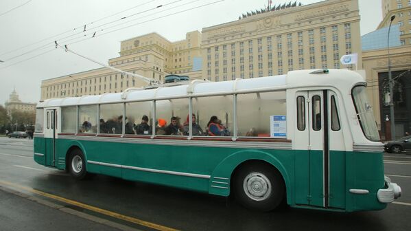 Троллейбус СВАРЗ ТБЭС-ВСХВ во время праздника московского троллейбуса
