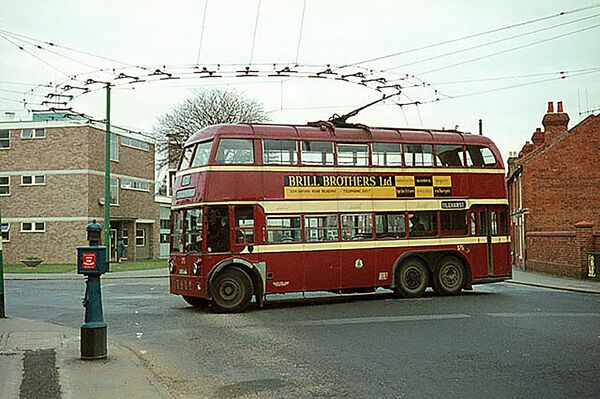 Двухэтажный троллейбус в Рединге. Англия, 1966