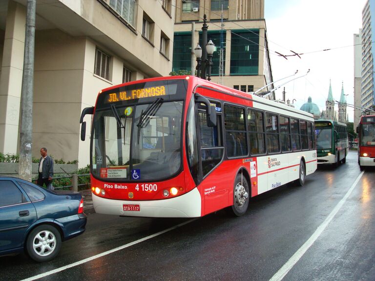 Троллейбус, построенный компаниями Busscar и WEG Industries в 2007 году в Сан-Паулу, Бразилия