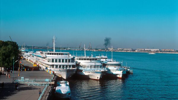 Пассажирские суда в порту Астрахани