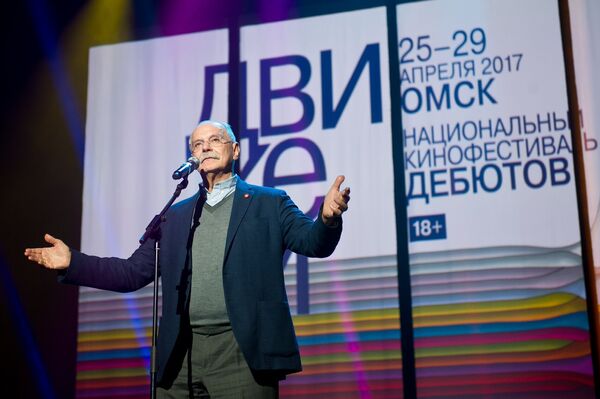 Режиссер Никита Михалков на церемонии закрытия фестиваля Движение Режиссер Никита Михалков на церемонии закрытия фестиваля Движение