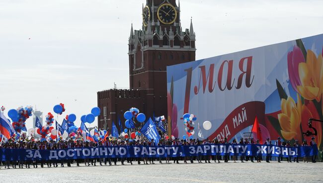 Первомайская демонстрация трудящихся на Красной площади. Архивное фото