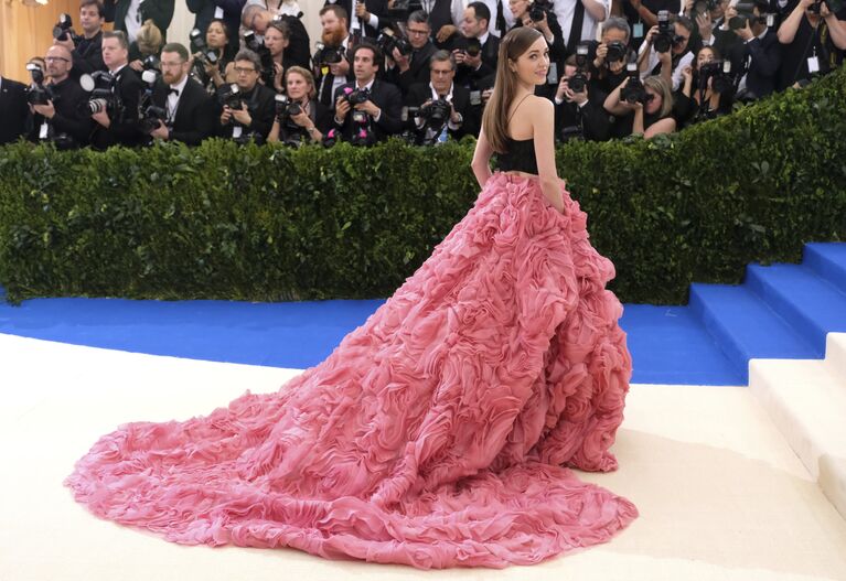 Актриса Лаура Оснес на балу американского Института костюма Met Gala. Нью-Йорк, 1 мая 2017