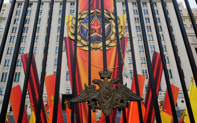 Здание министерства обороны РФ на Фрунзенской набережной в Москве Здание министерства обороны РФ на Фрунзенской набережной в Москве