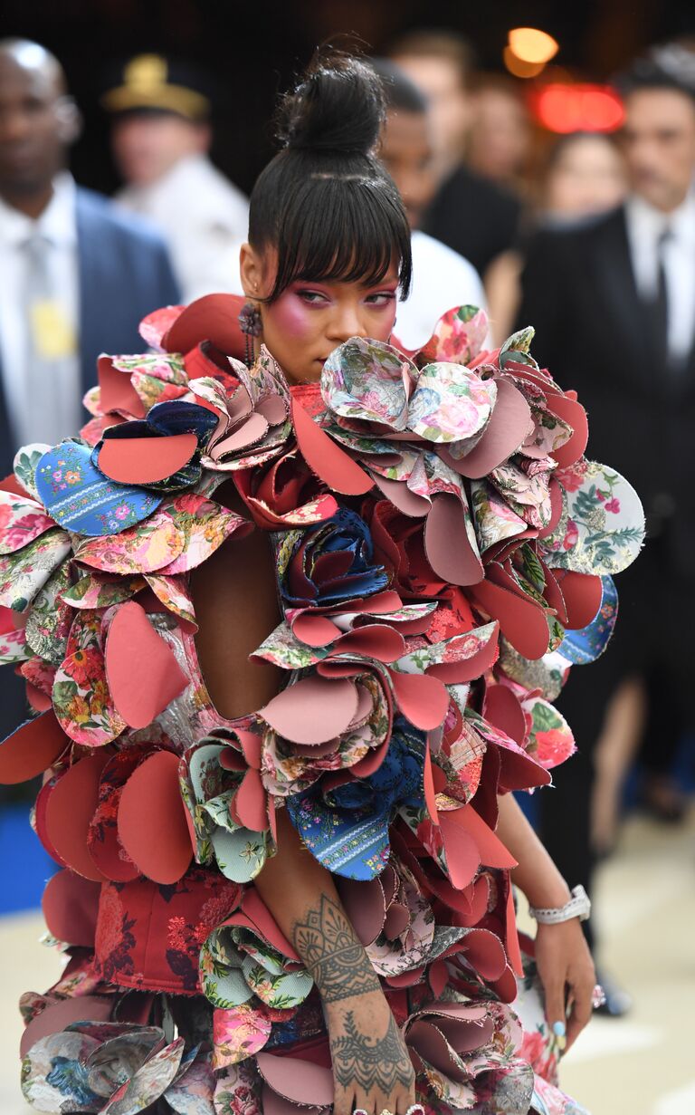 Певица Рианна на балу американского Института костюма Met Gala. Нью-Йорк, 1 мая 2017