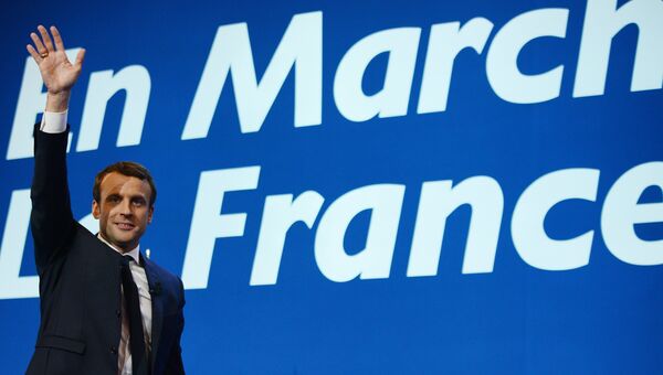 Кандидат в президенты Франции, лидер движения En Marche Эммануэль Макрон во время пресс-конференции по итогам первого тура президентских выборов во Франции