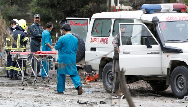 На месте взрыва в районе американского посольства в Кабуле, Афганистан. 3 мая 2017