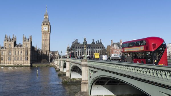 Вестминстерский мост через реку Темза в Лондоне. Архивное фото