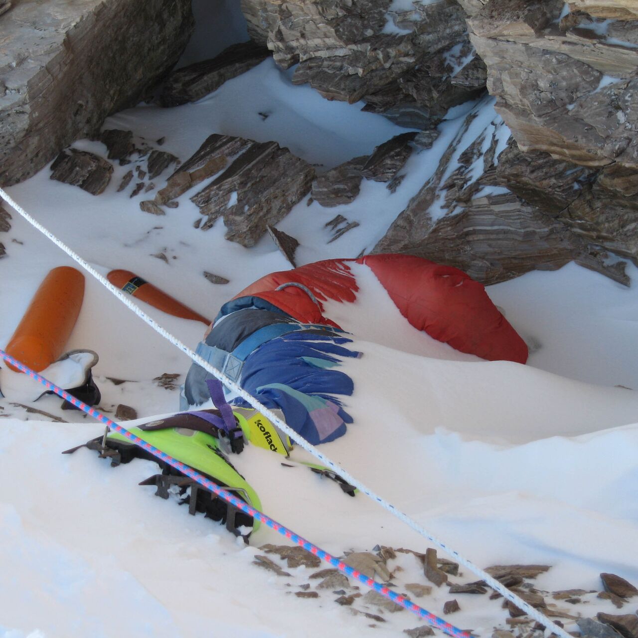 Желтые ботинки эверест эверест. Фрэнсис дистефано-арсентьев эверест. Желтые ботинки эверест эверест. Эверест цеванг палджор. Оранжевые ботинки эверест.